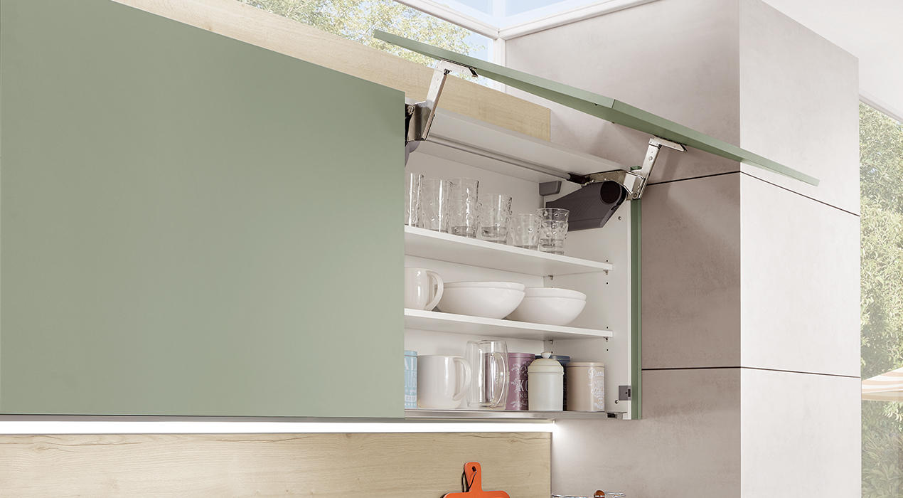Горизонтальный кухонный шкаф навесной с газовыми доводчиками